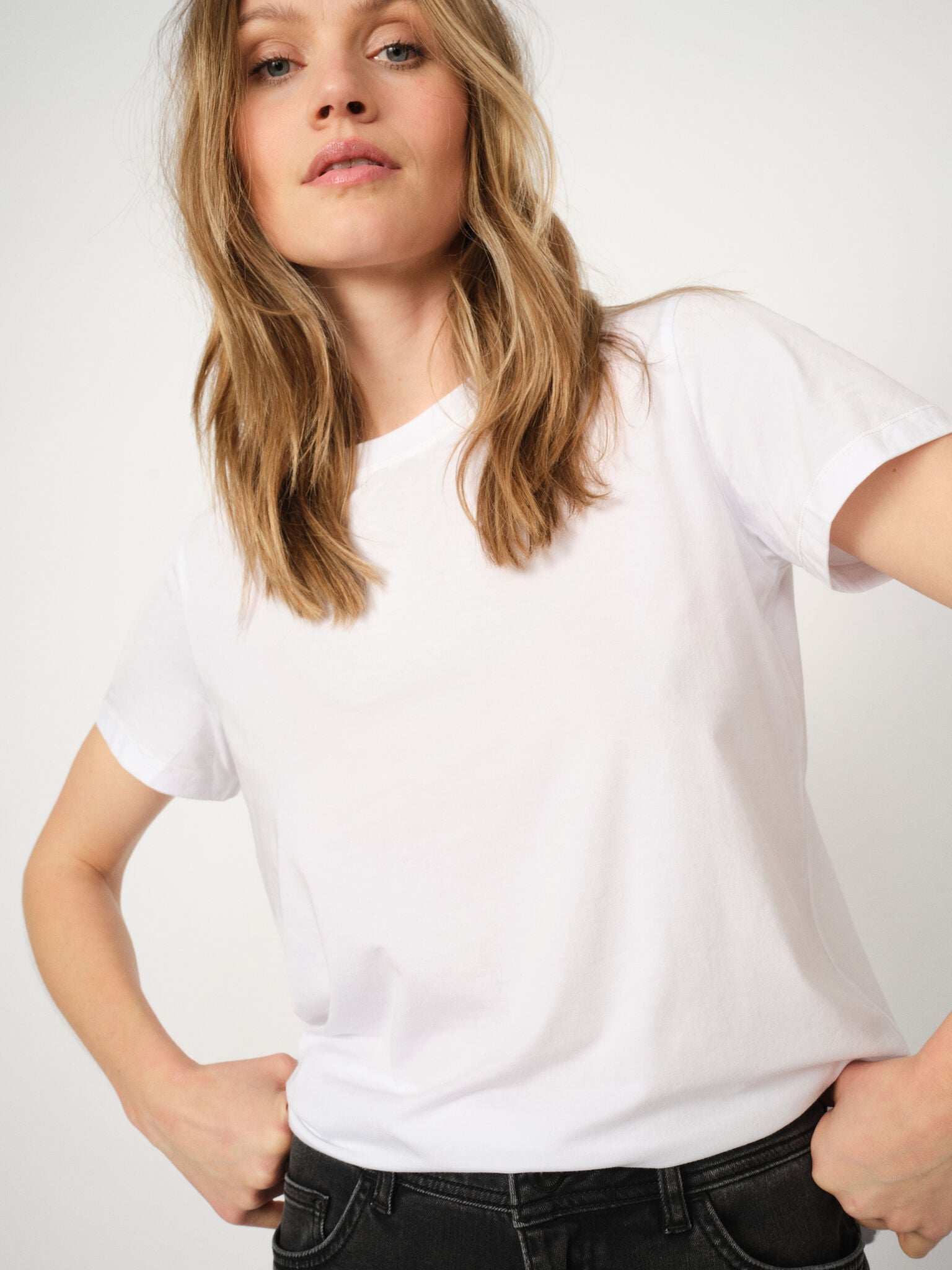 Modelshot / White / Detail